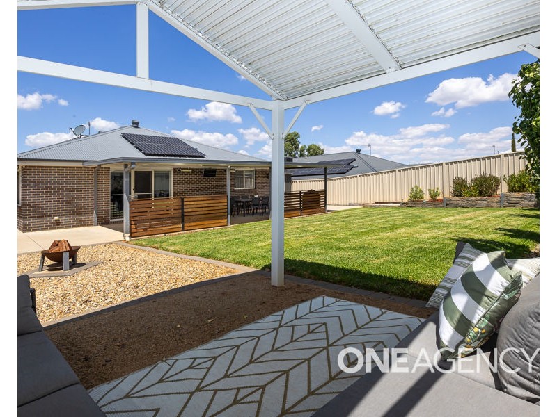 44 ROSS PARKWAY, Gobbagombalin NSW 2650