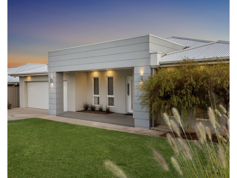5 WARAMBEE STREET, Glenfield Park NSW 2650