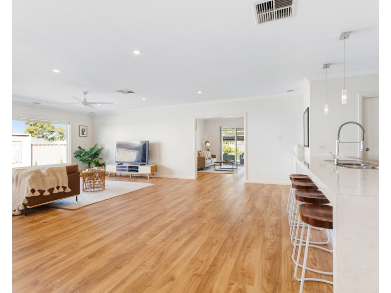 5 WARAMBEE STREET, Glenfield Park NSW 2650