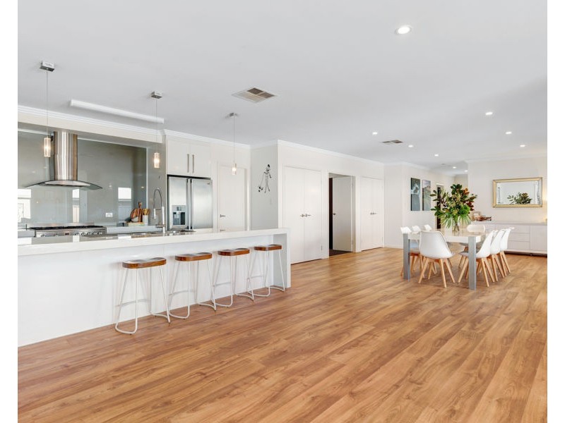 5 WARAMBEE STREET, Glenfield Park NSW 2650