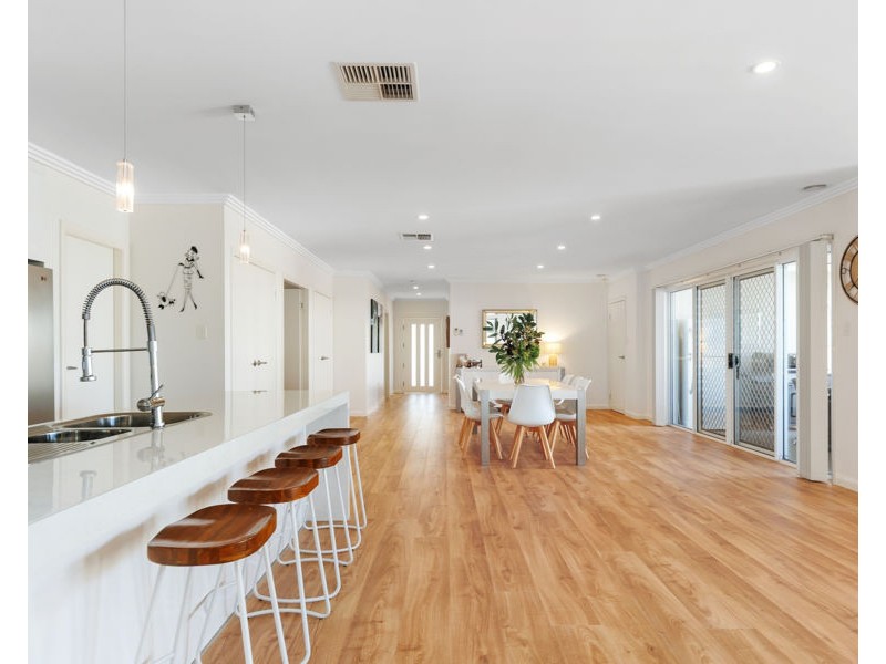 5 WARAMBEE STREET, Glenfield Park NSW 2650