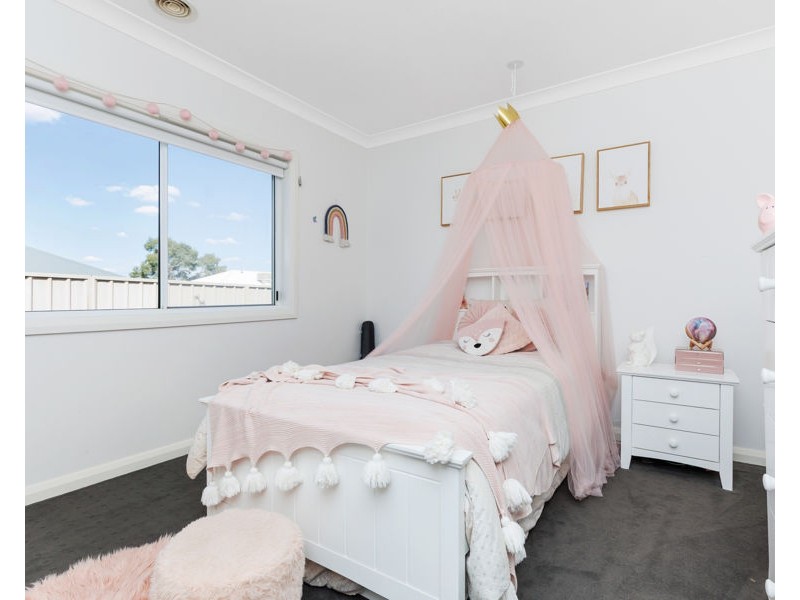 5 WARAMBEE STREET, Glenfield Park NSW 2650