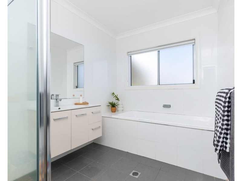 5 WARAMBEE STREET, Glenfield Park NSW 2650