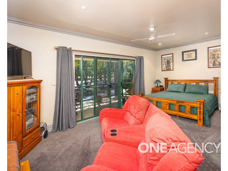 18 KYEAMBA AVENUE, Lake Albert NSW 2650