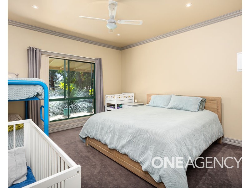 18 KYEAMBA AVENUE, Lake Albert NSW 2650