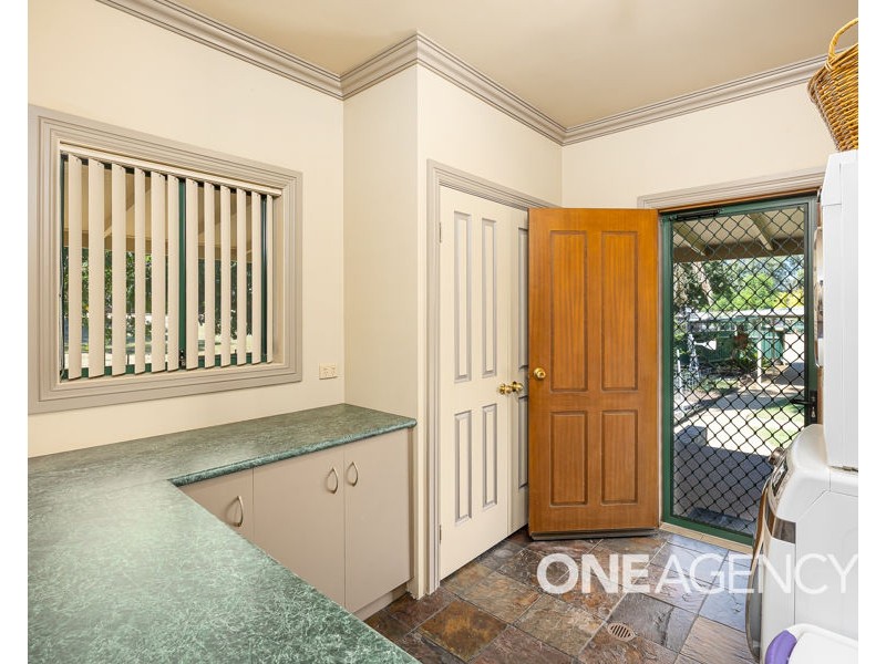 18 KYEAMBA AVENUE, Lake Albert NSW 2650