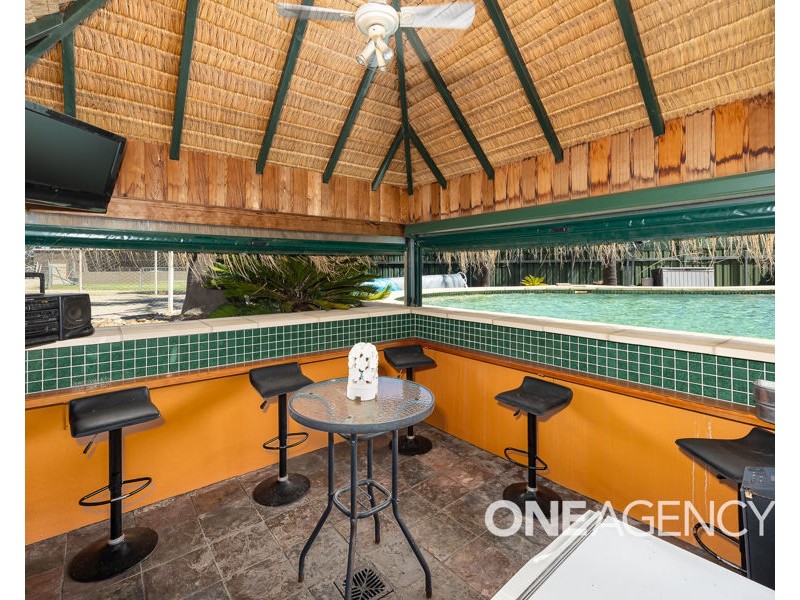 18 KYEAMBA AVENUE, Lake Albert NSW 2650