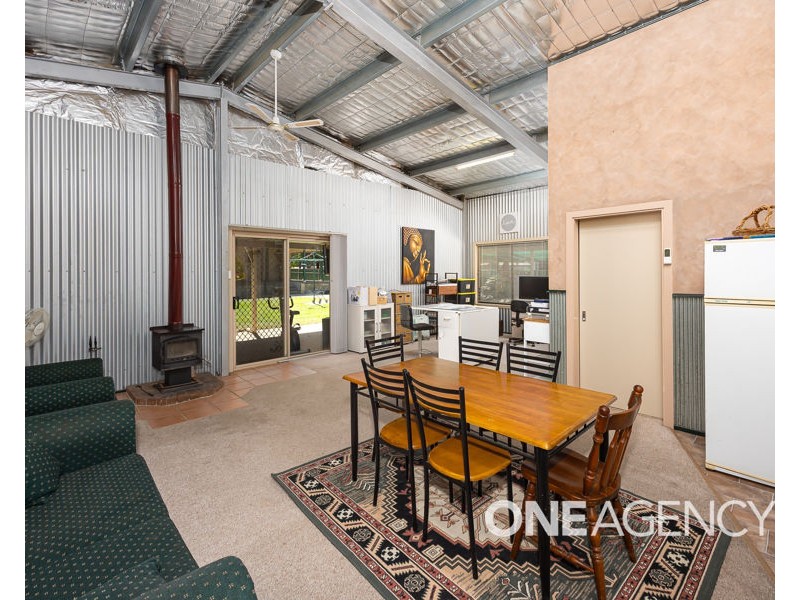 18 KYEAMBA AVENUE, Lake Albert NSW 2650