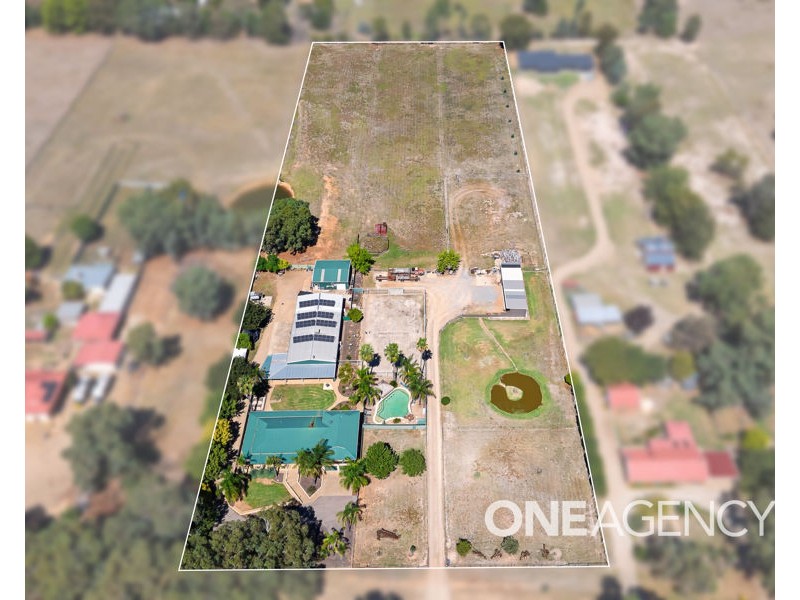 18 KYEAMBA AVENUE, Lake Albert NSW 2650