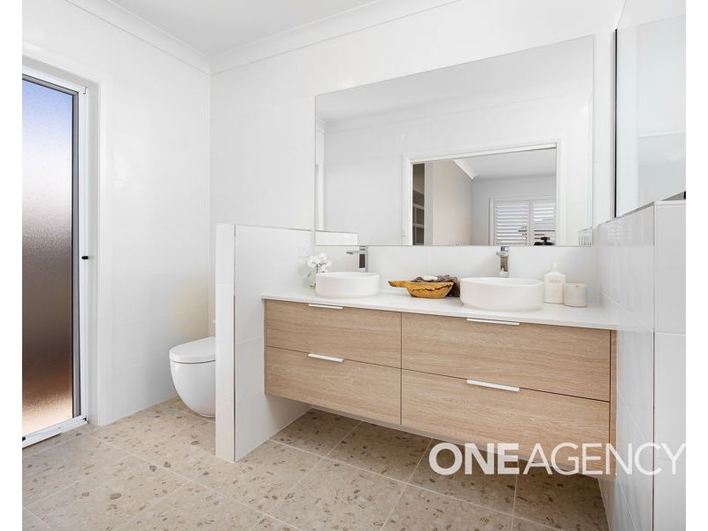 108 VALENCIA DRIVE, Gobbagombalin NSW 2650