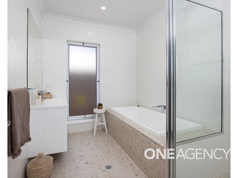 108 VALENCIA DRIVE, Gobbagombalin NSW 2650