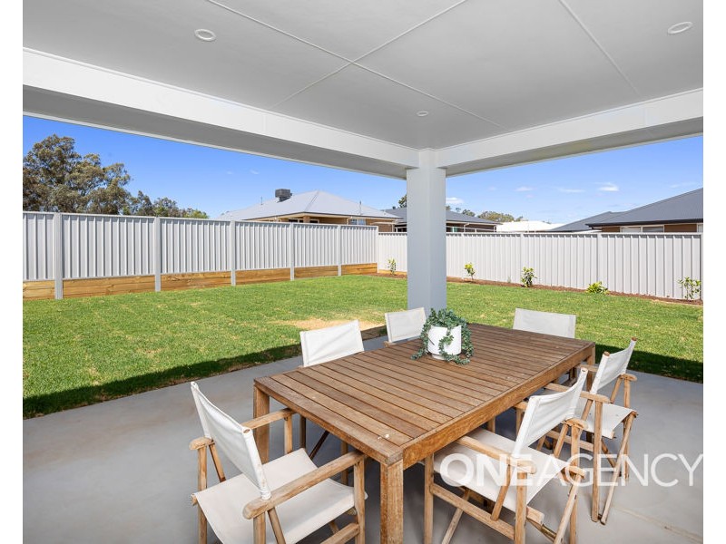 108 VALENCIA DRIVE, Gobbagombalin NSW 2650