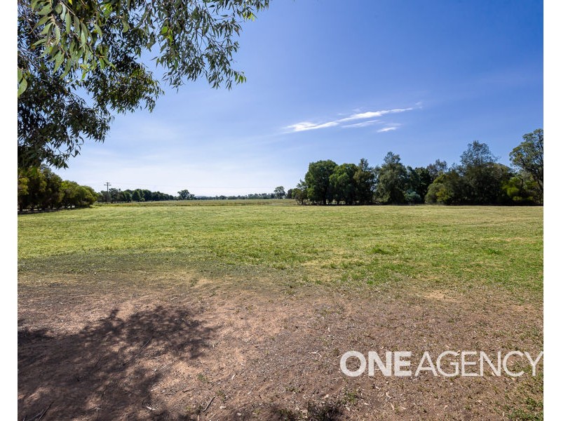 331 INGLEWOOD ROAD, Lake Albert NSW 2650