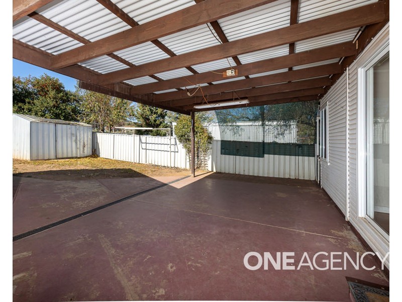 43 NORTHCOTT PARADE, Mount Austin NSW 2650