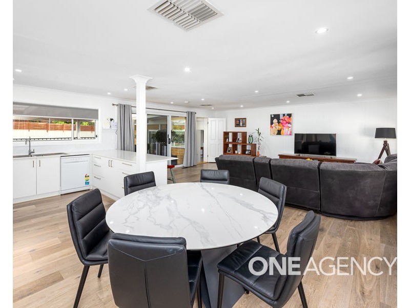 6 LANSDOWNE AVENUE, Lake Albert NSW 2650