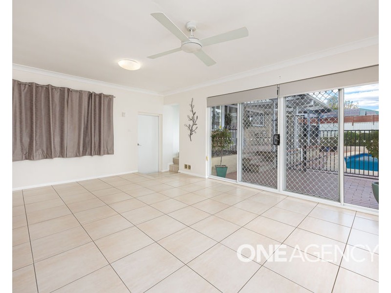 6 LANSDOWNE AVENUE, Lake Albert NSW 2650