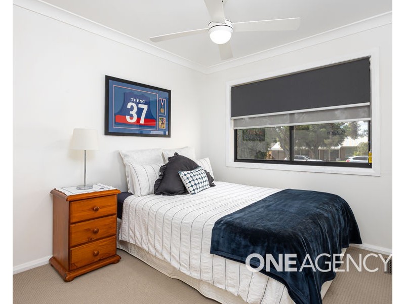 6 LANSDOWNE AVENUE, Lake Albert NSW 2650