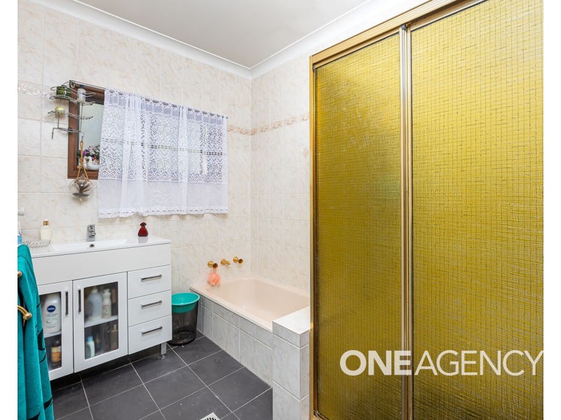 1 AMSTERDAM CRESCENT, Tolland NSW 2650