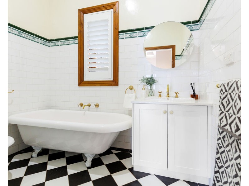 28 GORMLY AVENUE, Wagga Wagga NSW 2650