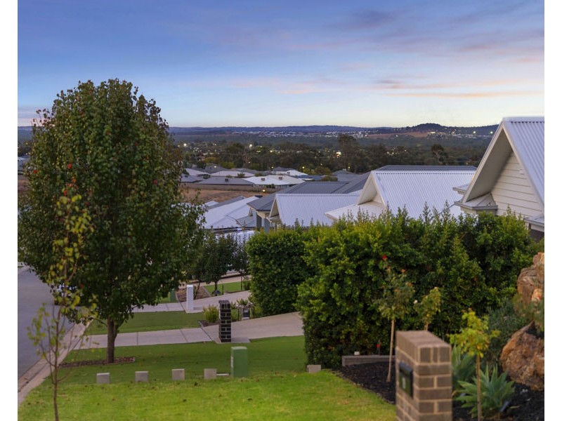 19 BENNELONG CRESCENT, Lloyd NSW 2650