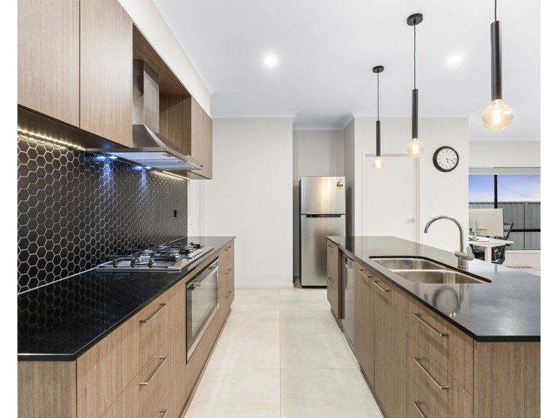 19 BENNELONG CRESCENT, Lloyd NSW 2650