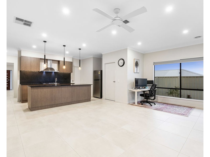 19 BENNELONG CRESCENT, Lloyd NSW 2650