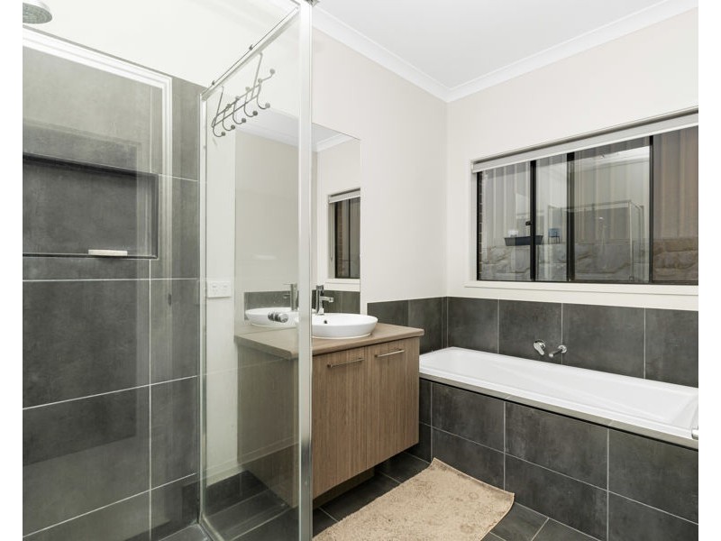 19 BENNELONG CRESCENT, Lloyd NSW 2650