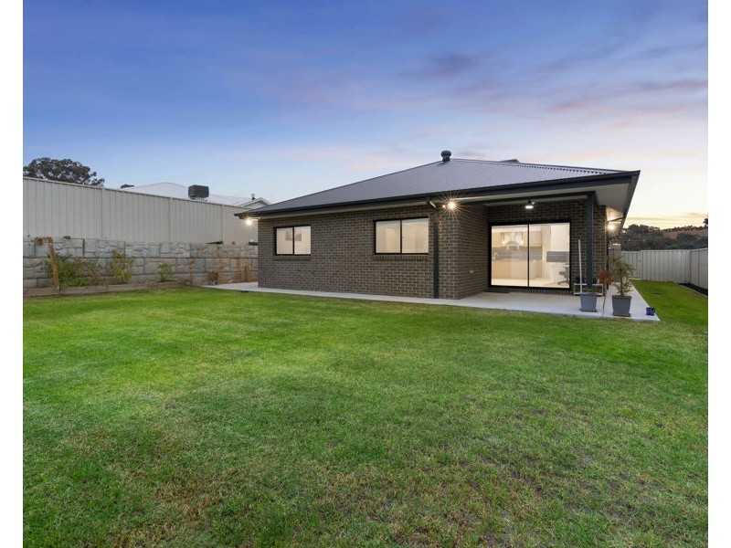 19 BENNELONG CRESCENT, Lloyd NSW 2650