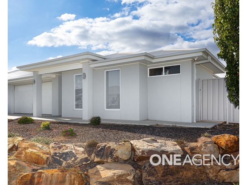 1/2 YARRANJERRY STREET, Gobbagombalin NSW 2650
