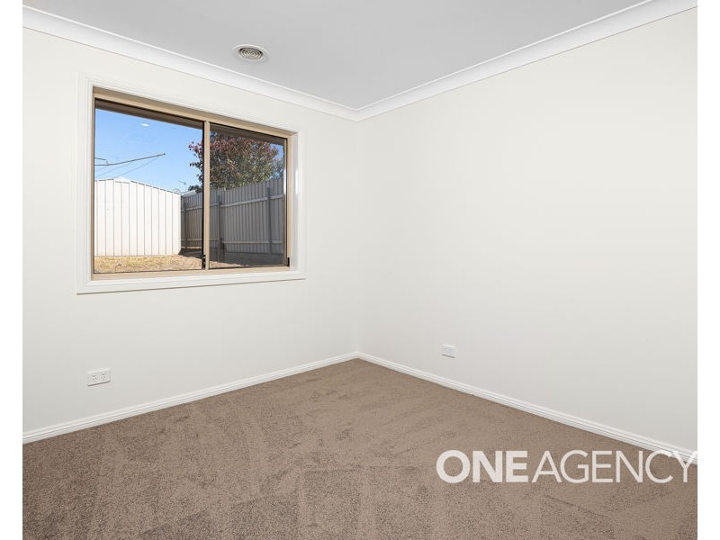 2 COWAN PLACE, Lloyd NSW 2650