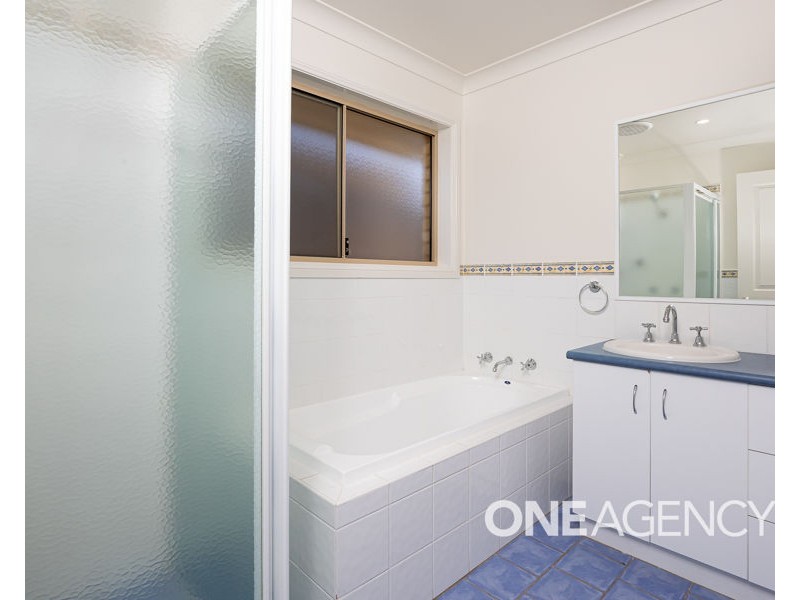 2 COWAN PLACE, Lloyd NSW 2650