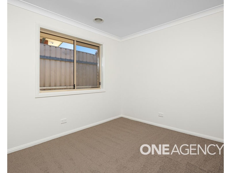 2 COWAN PLACE, Lloyd NSW 2650