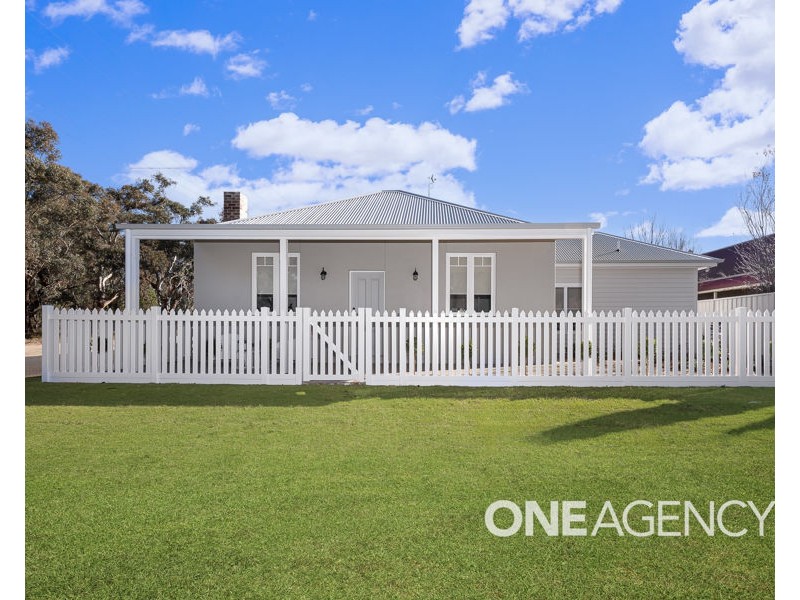 17 CRAFT STREET, Lake Albert NSW 2650