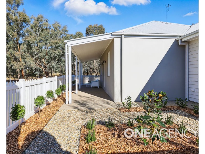 17 CRAFT STREET, Lake Albert NSW 2650