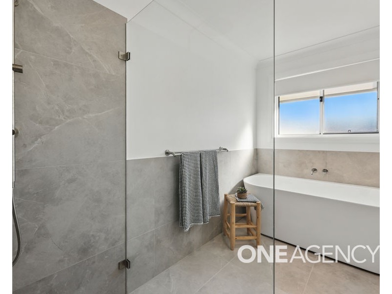 17 CRAFT STREET, Lake Albert NSW 2650