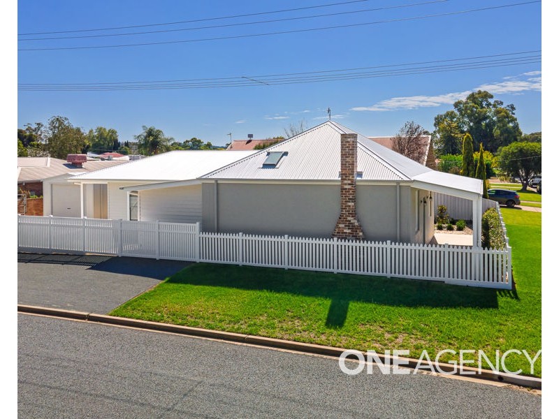 17 CRAFT STREET, Lake Albert NSW 2650