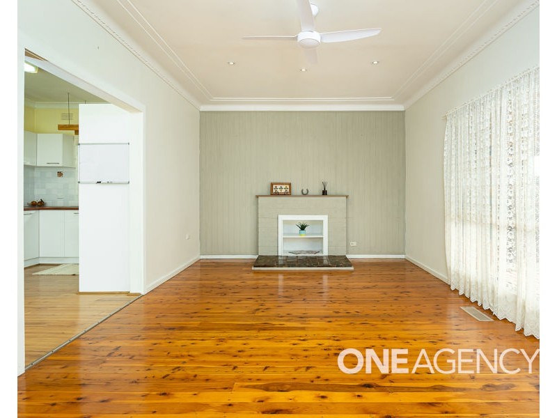 42 CEDUNA STREET, Mount Austin NSW 2650