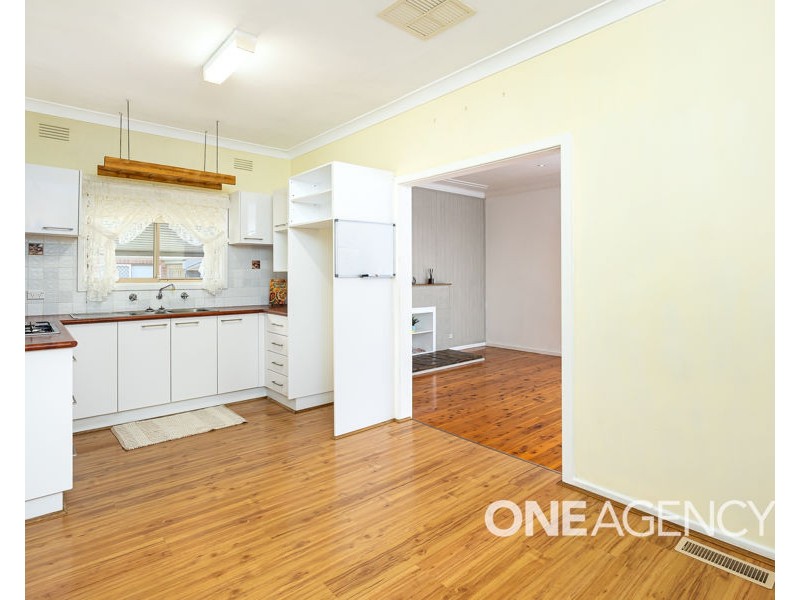 42 CEDUNA STREET, Mount Austin NSW 2650