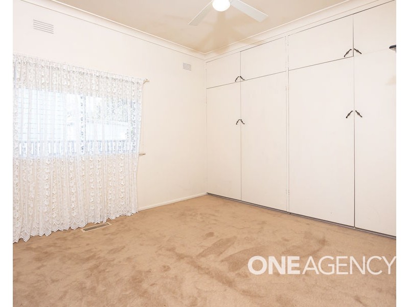 42 CEDUNA STREET, Mount Austin NSW 2650