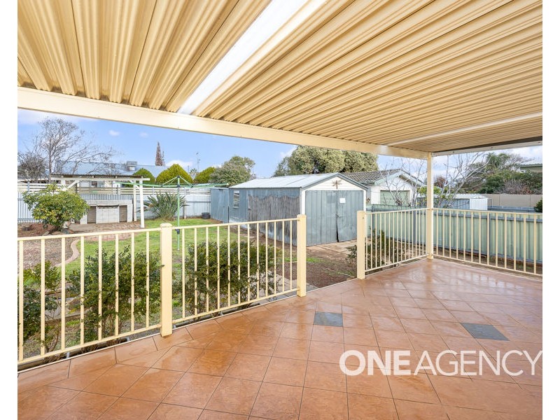 42 CEDUNA STREET, Mount Austin NSW 2650