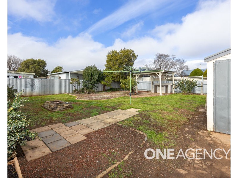 42 CEDUNA STREET, Mount Austin NSW 2650