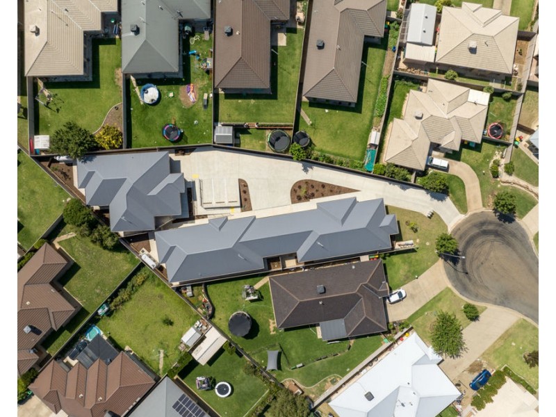 13 YULONG STREET, Glenfield Park NSW 2650