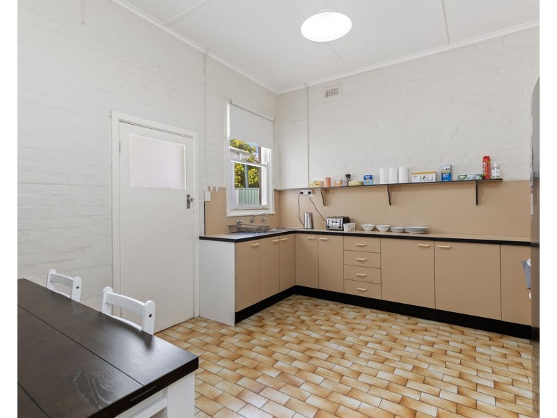 22 WARANGA AVENUE, Mount Austin NSW 2650