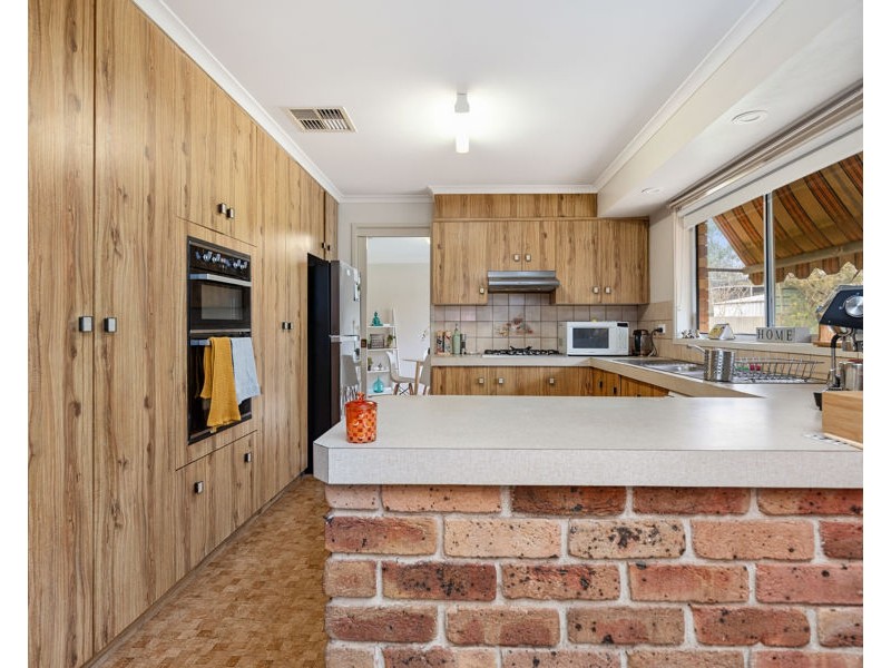 34 OLEANDER CRESCENT, Lake Albert NSW 2650