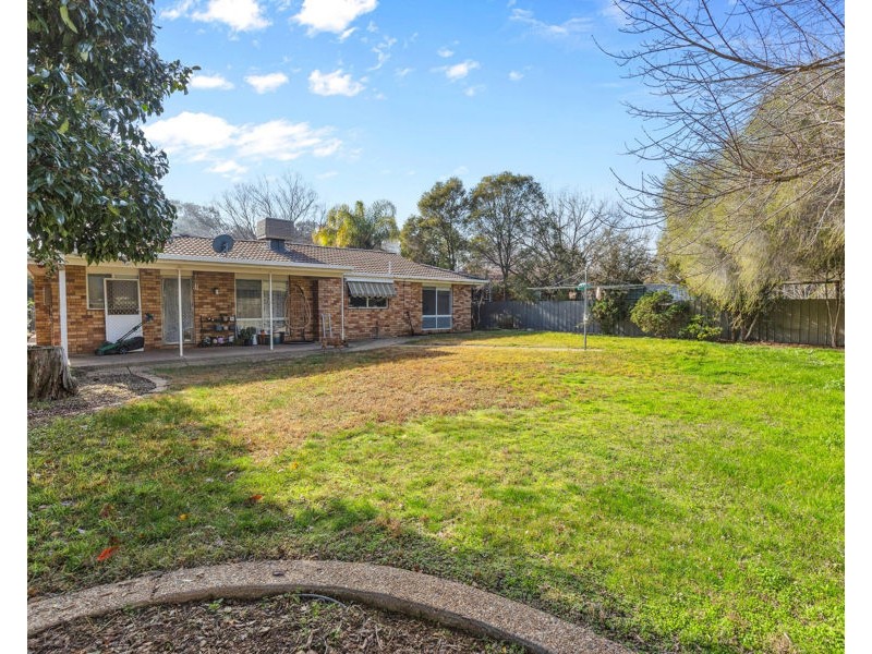 34 OLEANDER CRESCENT, Lake Albert NSW 2650