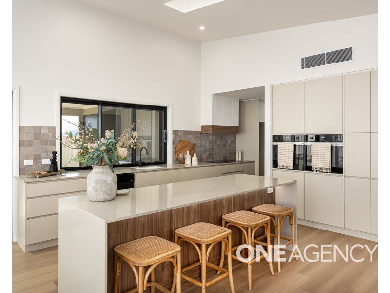 12 LAWRENCE AVENUE, Gobbagombalin NSW 2650