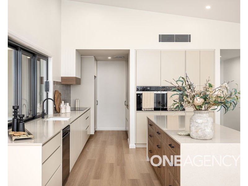 12 LAWRENCE AVENUE, Gobbagombalin NSW 2650