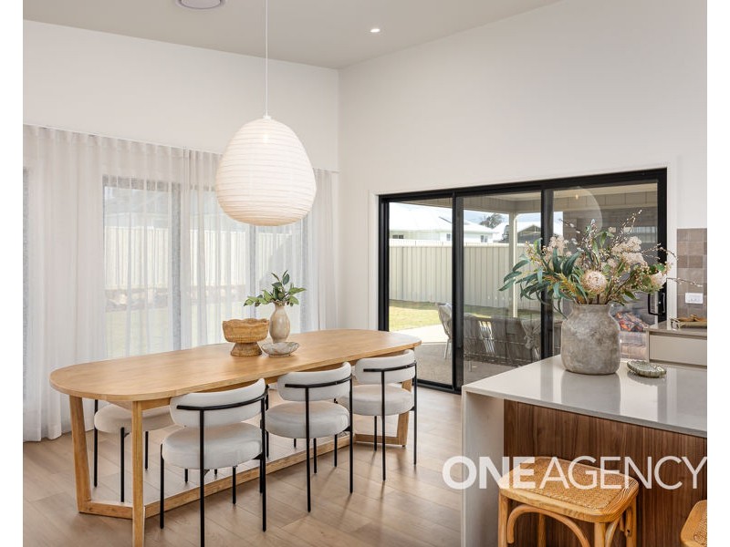 12 LAWRENCE AVENUE, Gobbagombalin NSW 2650
