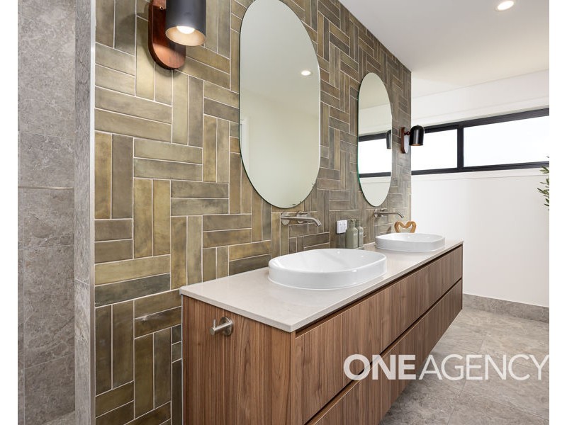 12 LAWRENCE AVENUE, Gobbagombalin NSW 2650