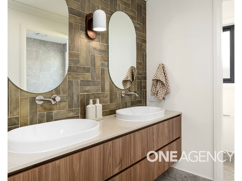 12 LAWRENCE AVENUE, Gobbagombalin NSW 2650